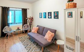 22 Loop Apartment